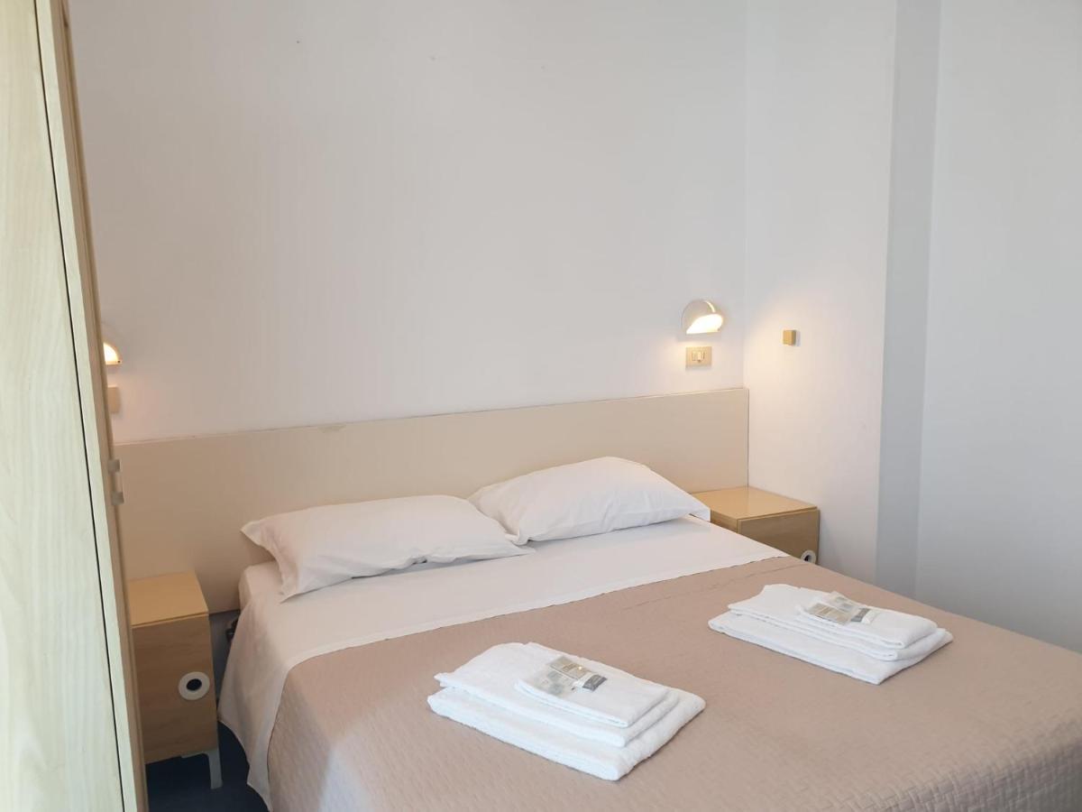 Hotel Baden Baden Rimini Exteriör bild